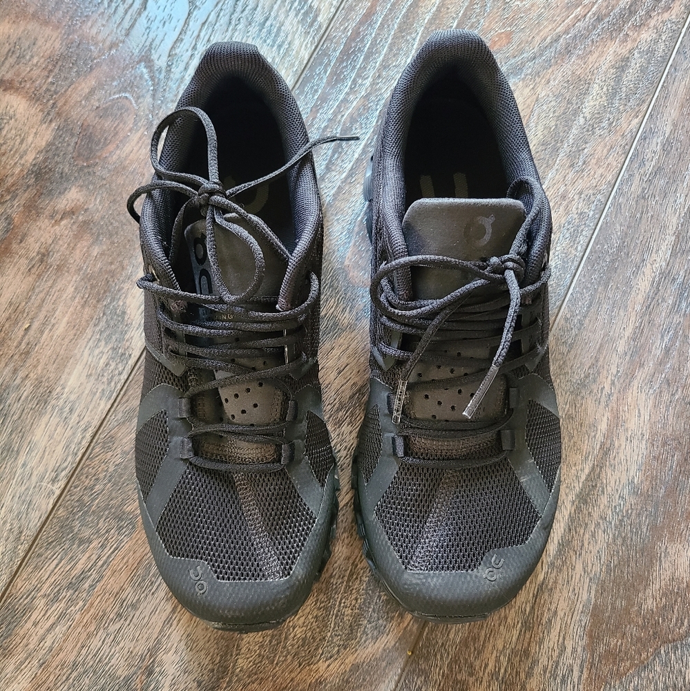 Womens On Cloud running shoes size 6.5